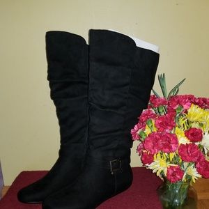 Women black boots